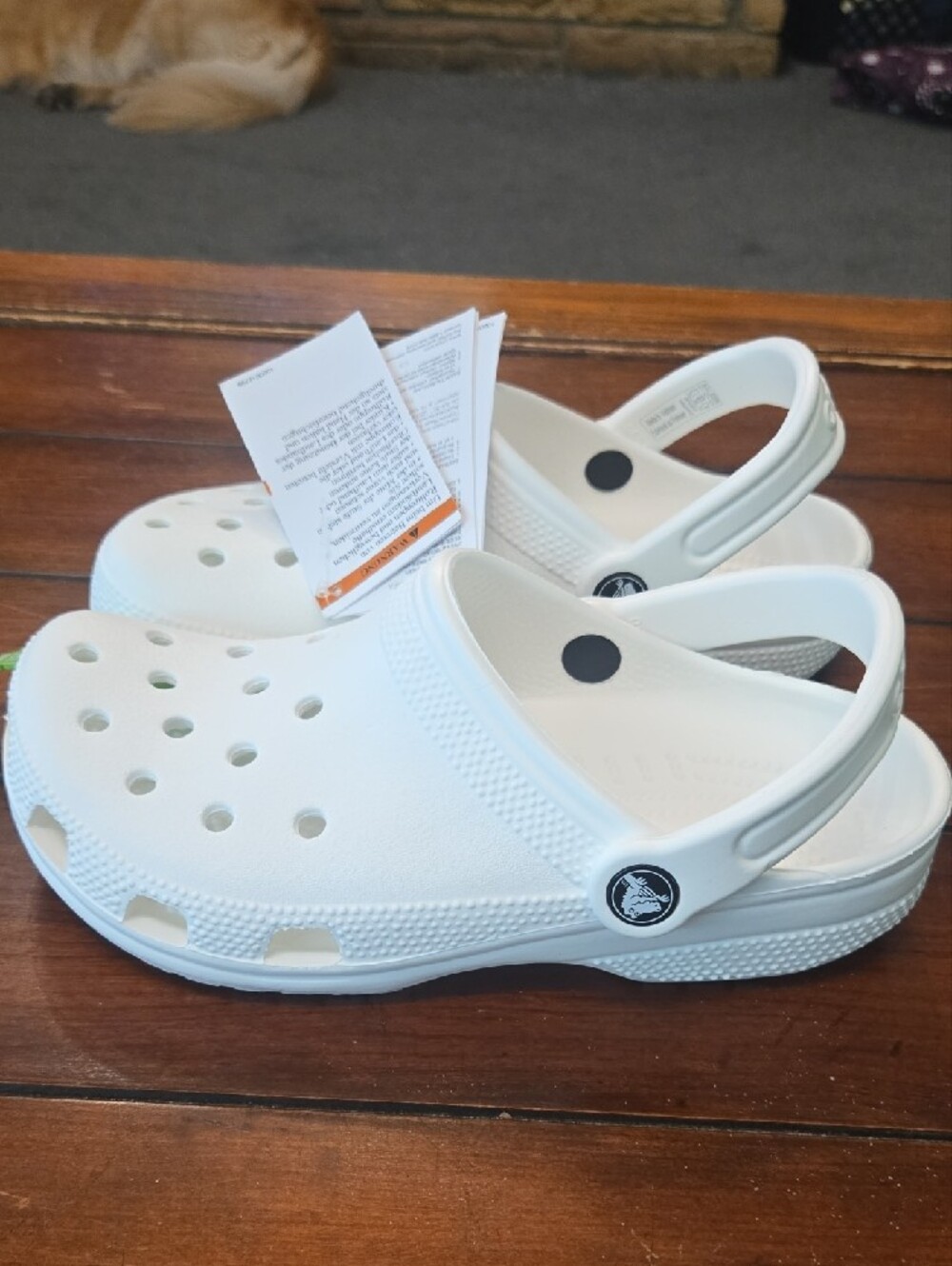 CROCS Classic Clog in White / M 4, W 6 - Picture 6 of 9